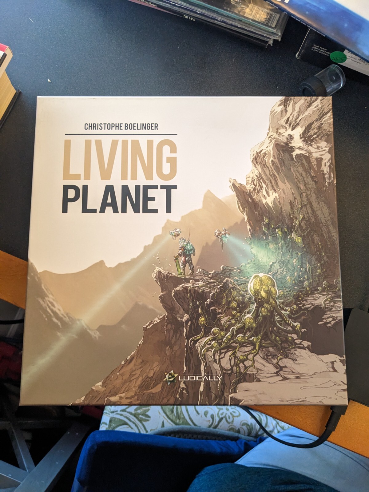 LIVING PLANET – Board Game – 100% complete – UNPUNCHED – Cards still in shrink