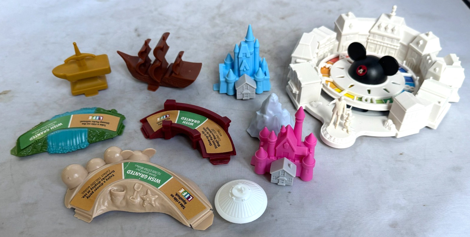 The Game of Life Disney Parks Theme Park Edition 2020 Parks COMPLETE RARE