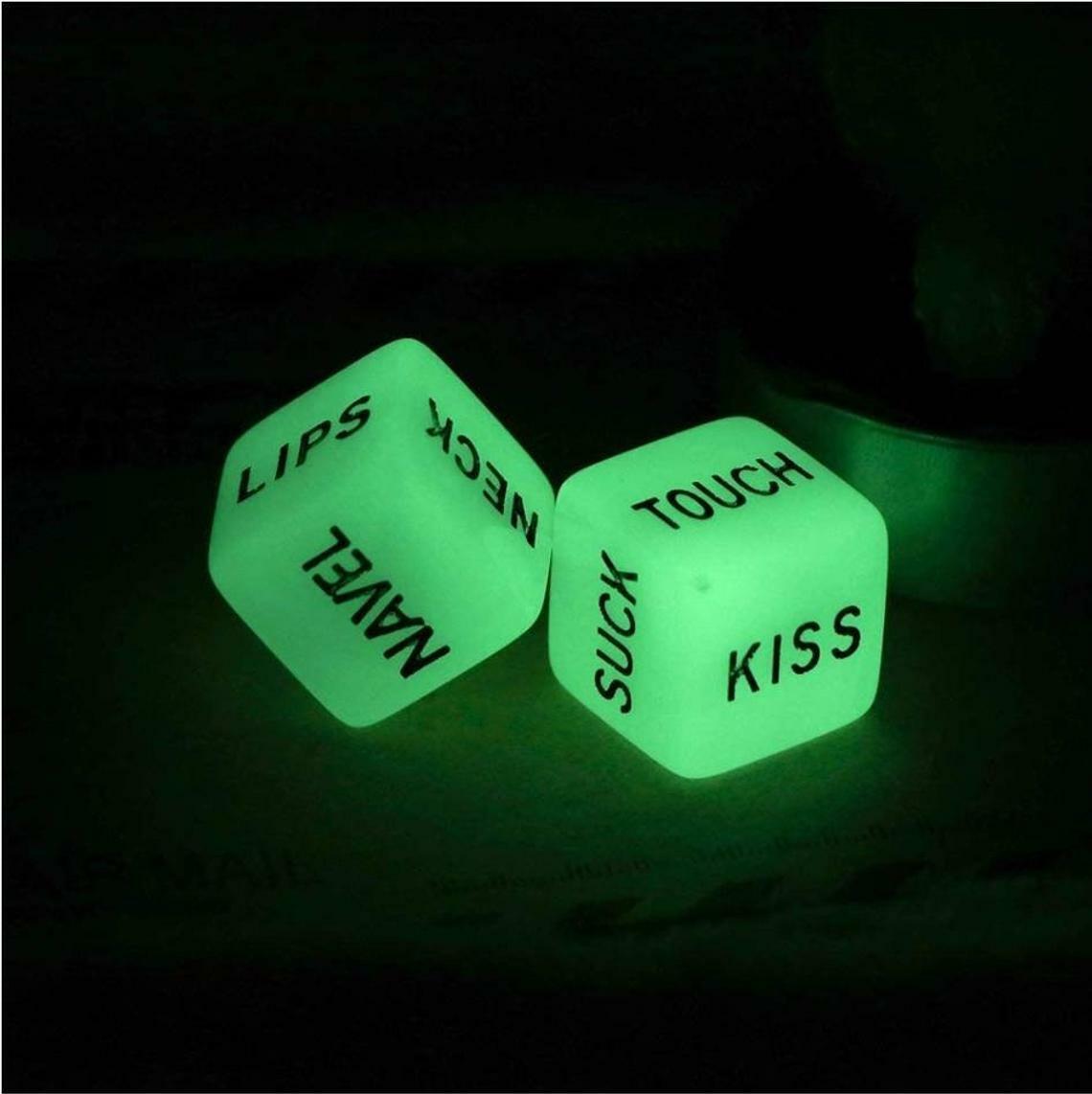 2pcs Glow in the Dark Sex Dice Adult Game Kama Sutra Couples Bachelorette Gift