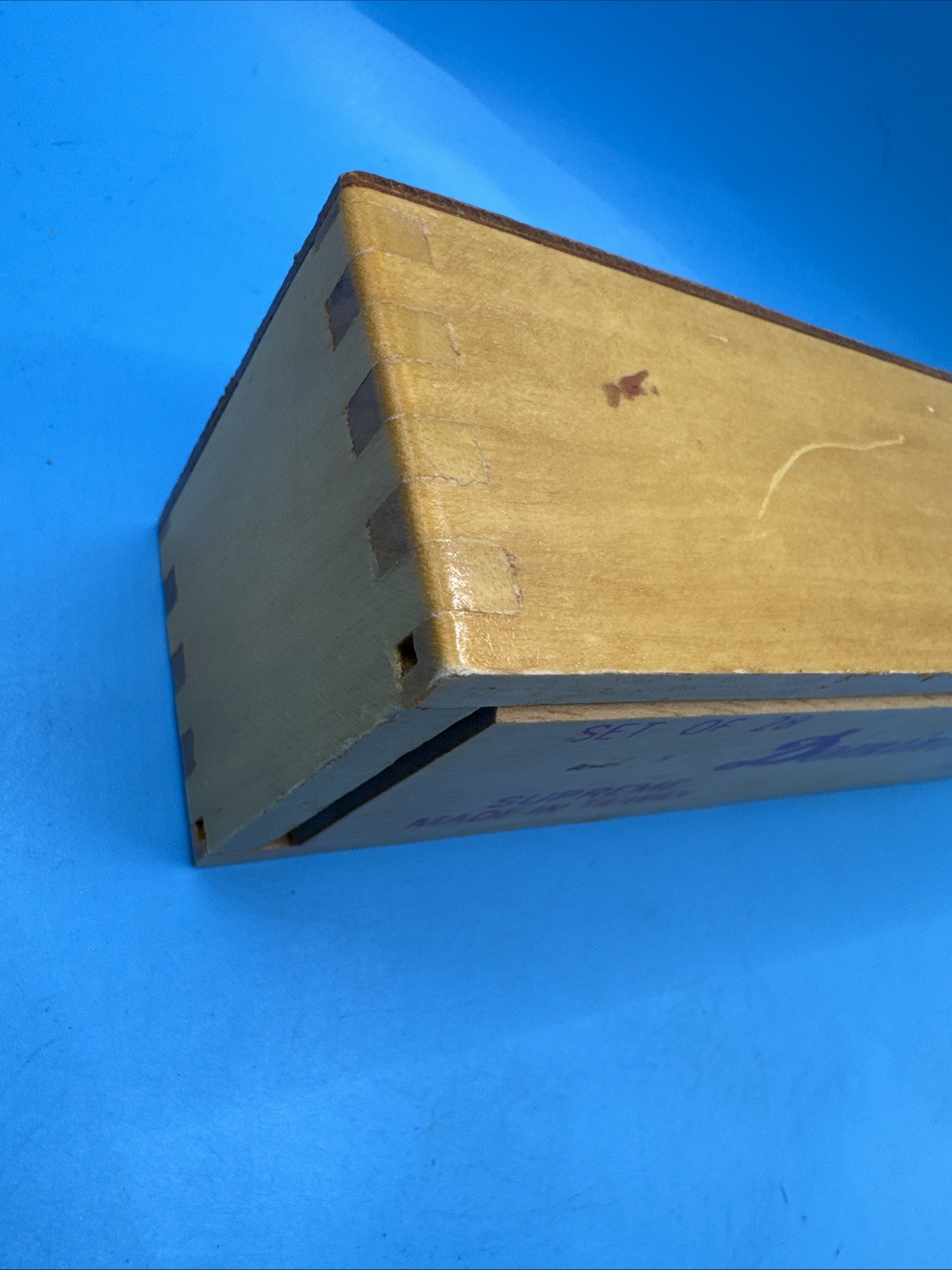Set Of 28 Dominoes Supreme Made In Taiwan. Double Six With Wooden Box