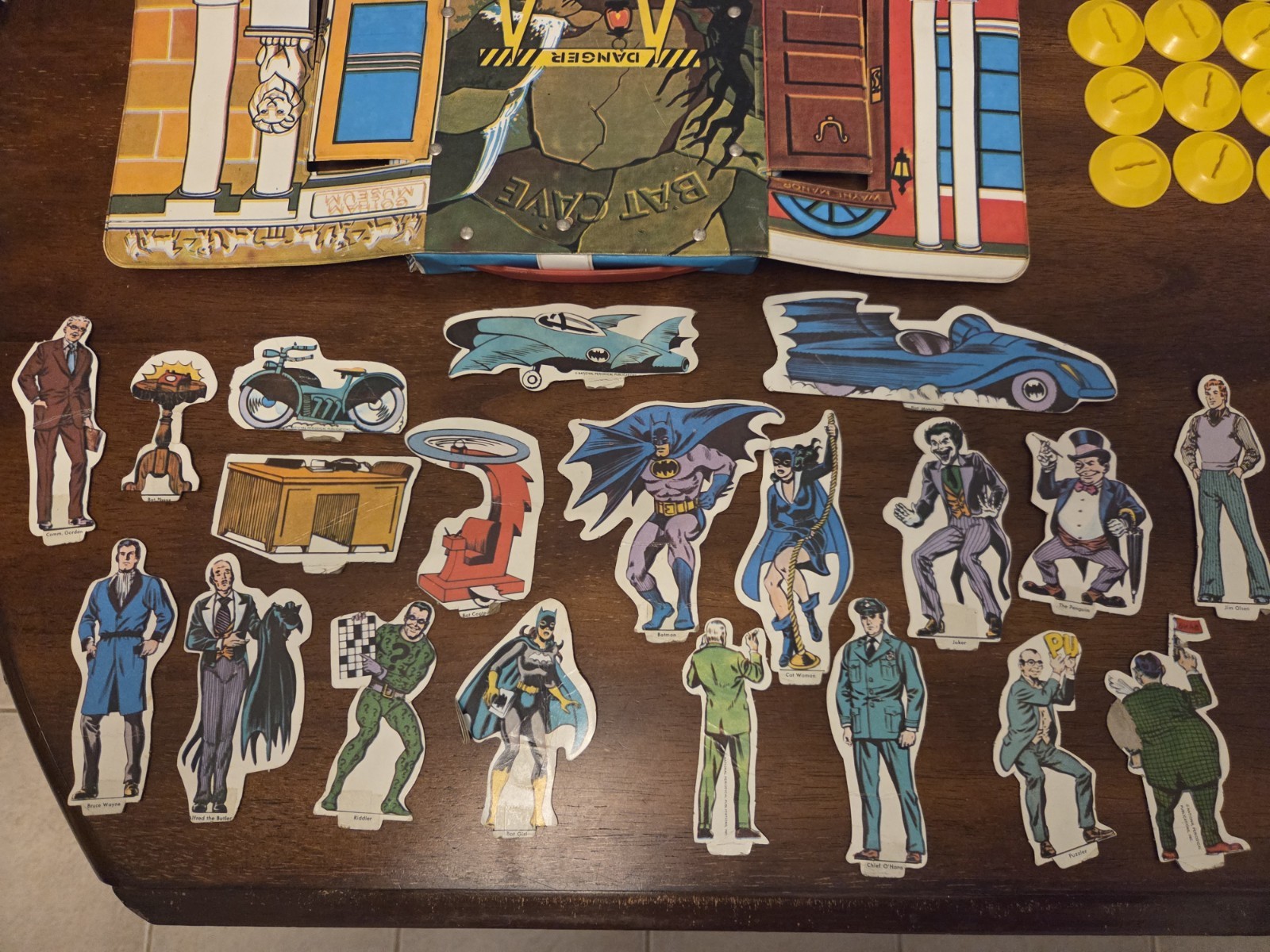 Batman & Robin 1973 Ideal Vinyl Foldout Play Set Cardboard Figures Mego