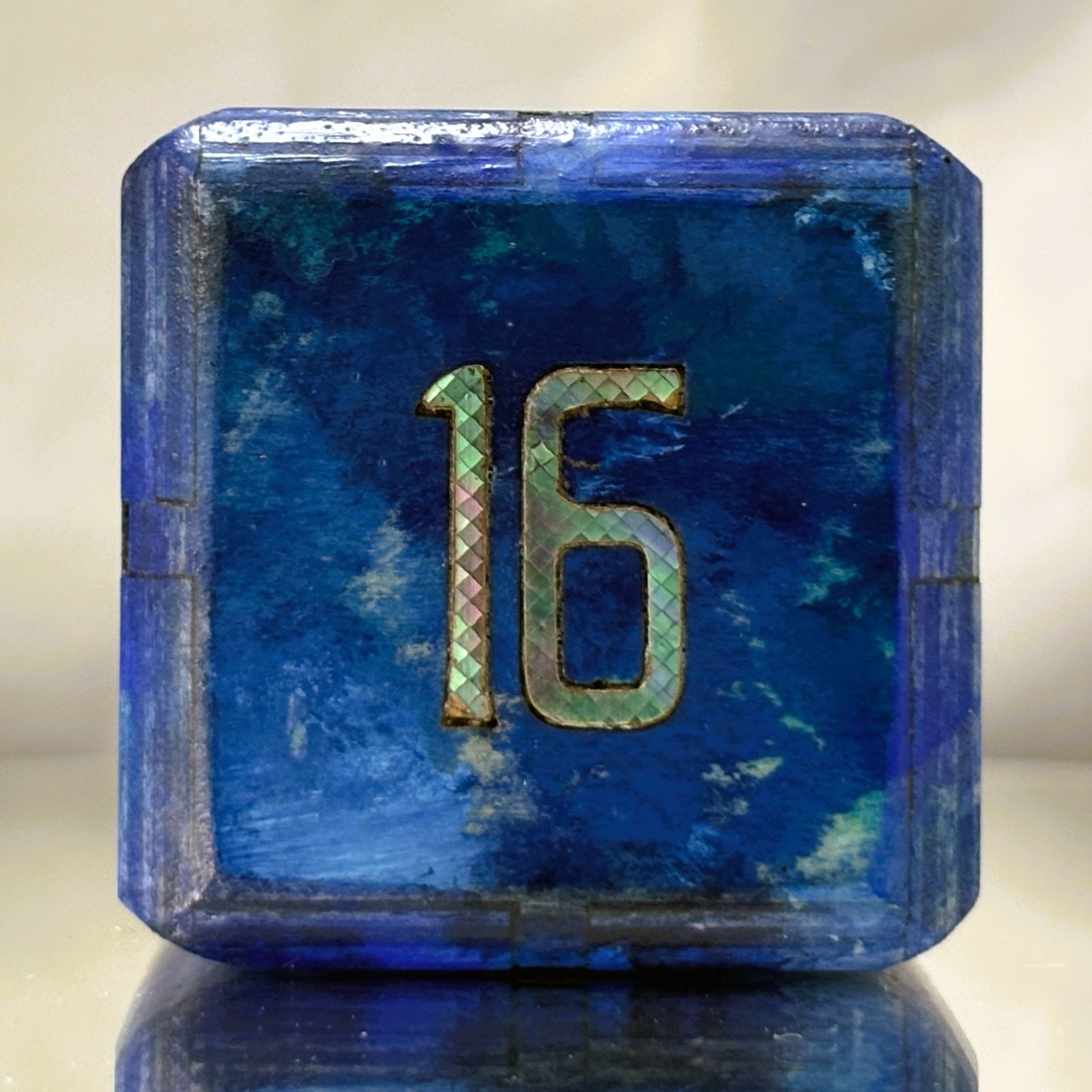 Neptune’s Nacre – Deep Blue Radiance – Backgammon Doubling Cube 36mm