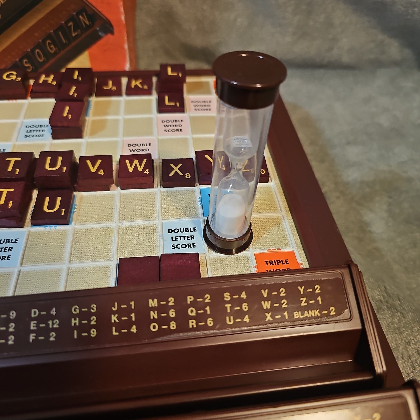 Turntable Deluxe Scrabble Crossword Game Hasbro 2001 Edition – 100% Complete