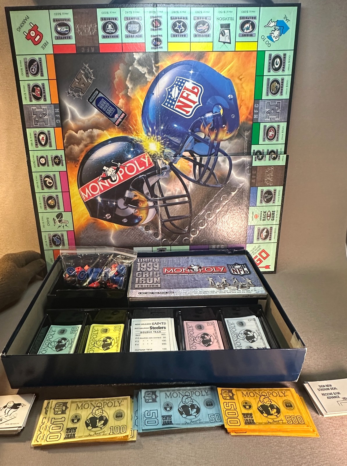 Monopoly NFL Limited 1999 Grid Iron Edition Parker Brothers Hasbro Collectible