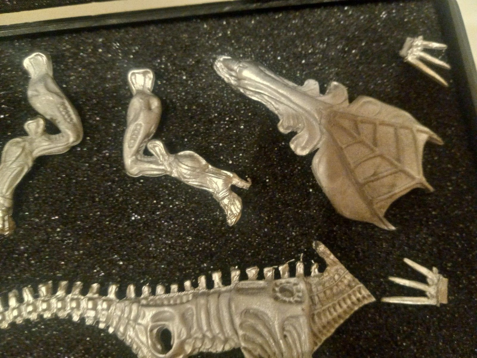 Leading Edge Games ALIENS QUEEN Fig #20303 25mm metal miniature boxed set
