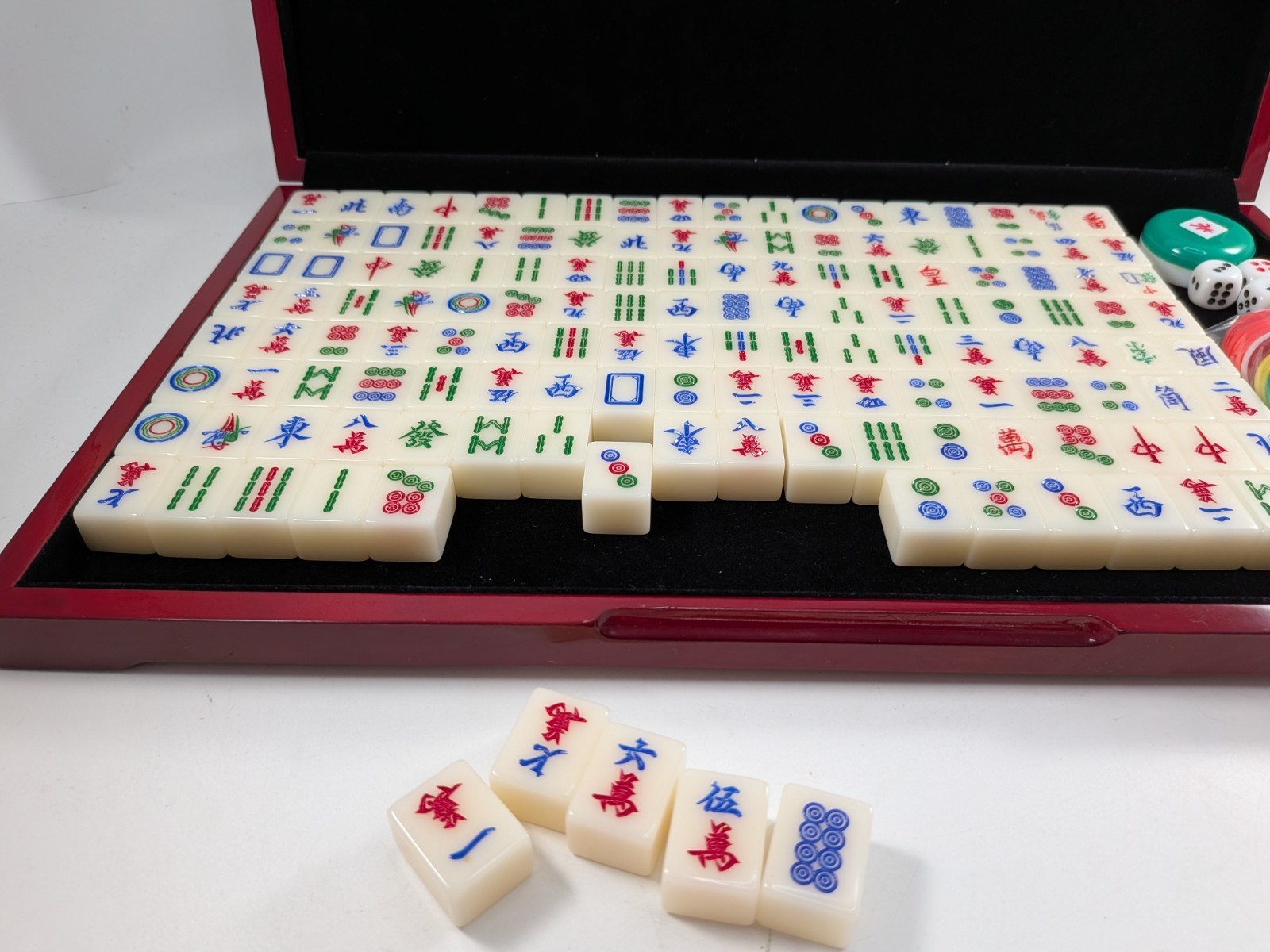 Mahjong Set in Wooden Case with 144 Tiles, Dice and Chips
