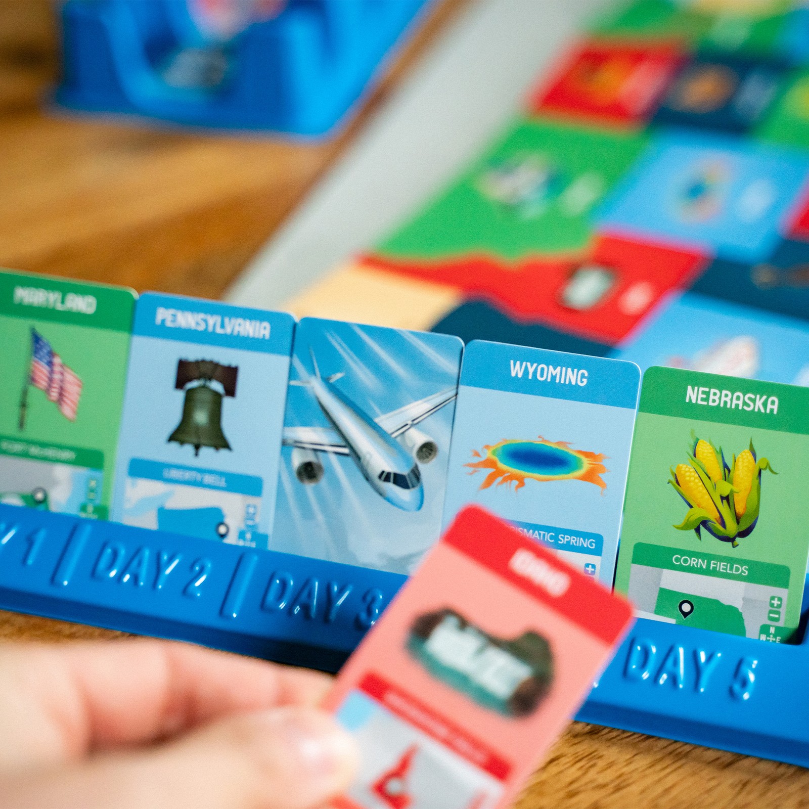 USAopoly: 10 Days in The USA – Strategy Board Game, Travel 50 States, Ages 8+