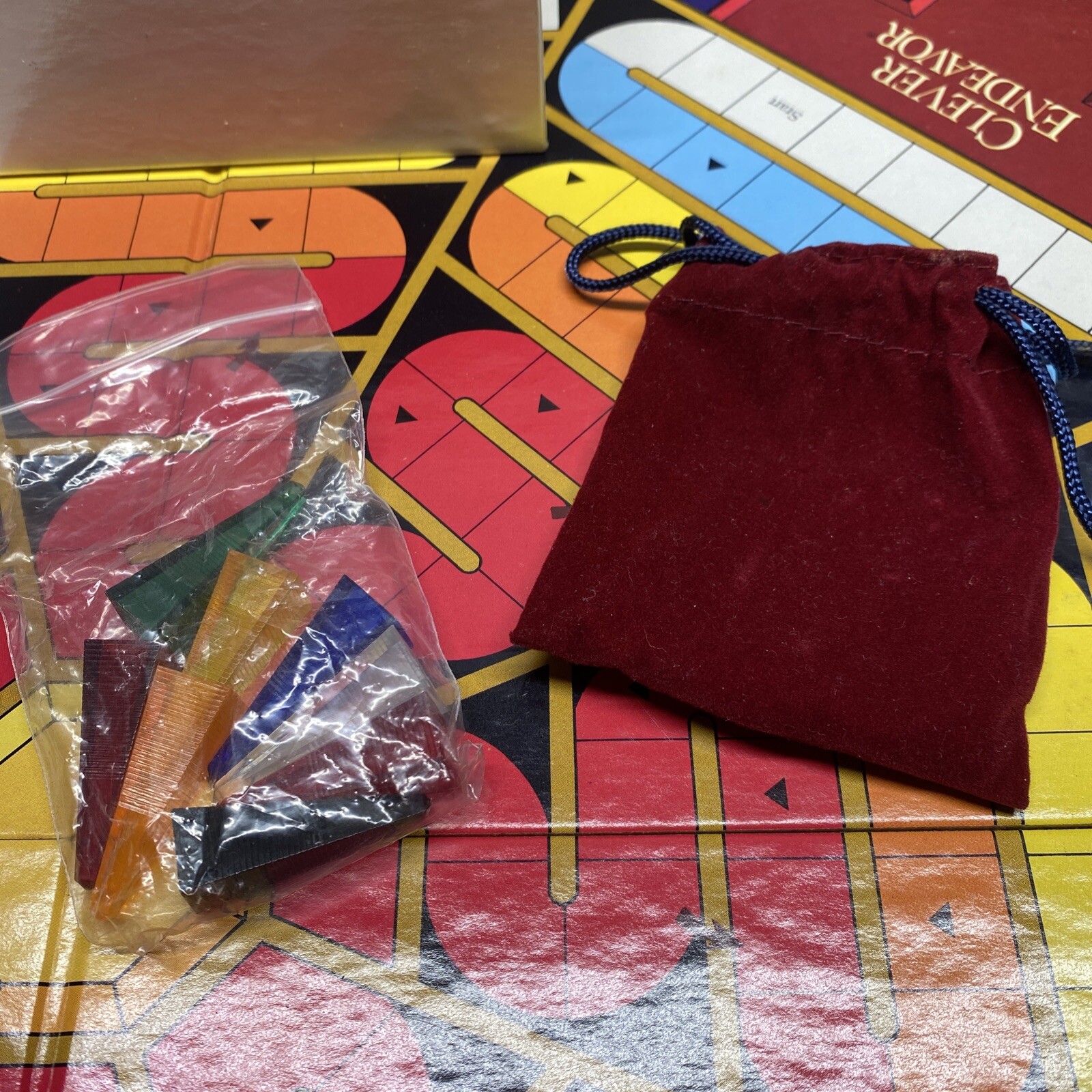 Clever Endeavor The Game of Clever Clues Master Game Deluxe Edition 1989. #908.