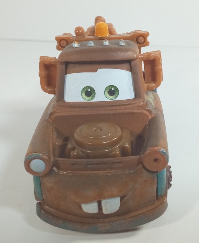 Disney Pixar Cars 2 – Mater Race Team (by Mattel) W1939