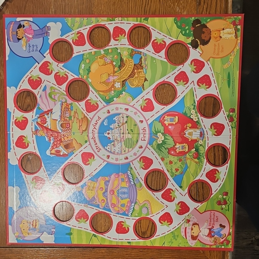 Strawberry Shortcake Strawberryland A Berry Sweet Game RoseArt 2003