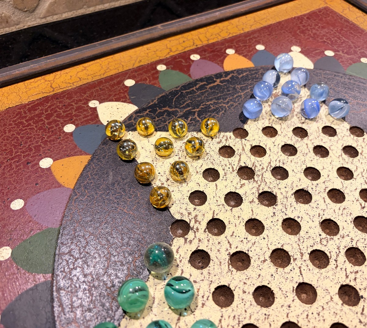 Chinese Checkers Board Game. Heavy Wood Construction Wall Hanging Has 60 Marbles