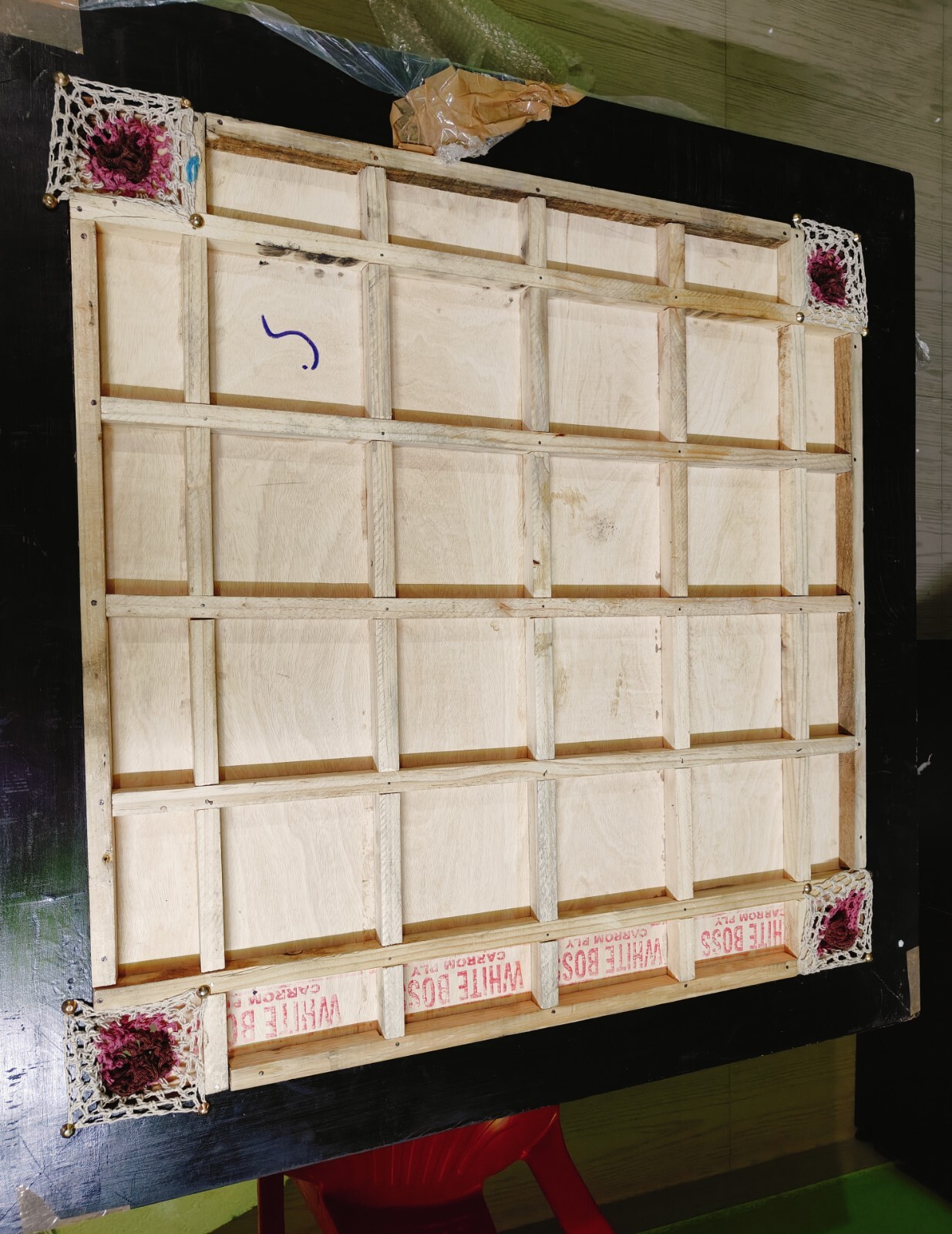 CLUB & HOUSE 37 INCH CARROM BOARD WITH 4 INCH BORDER TOURNAMENT PROFESSIONALS 1P