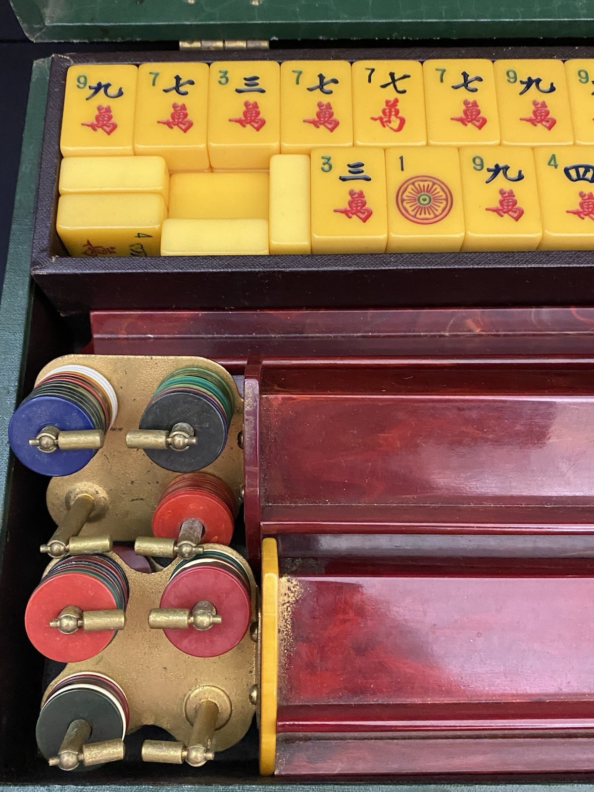 Nice Lot of 152 Vintage Bakelite Mah Jong Mahjong Tiles + 5 Racks W/ Case & Dice