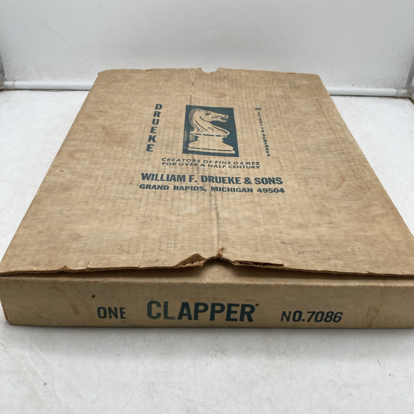 Vintage 1963 Drueke Clapper 12 Game No. 7086 Walnut Shut the Box Board w/ Box