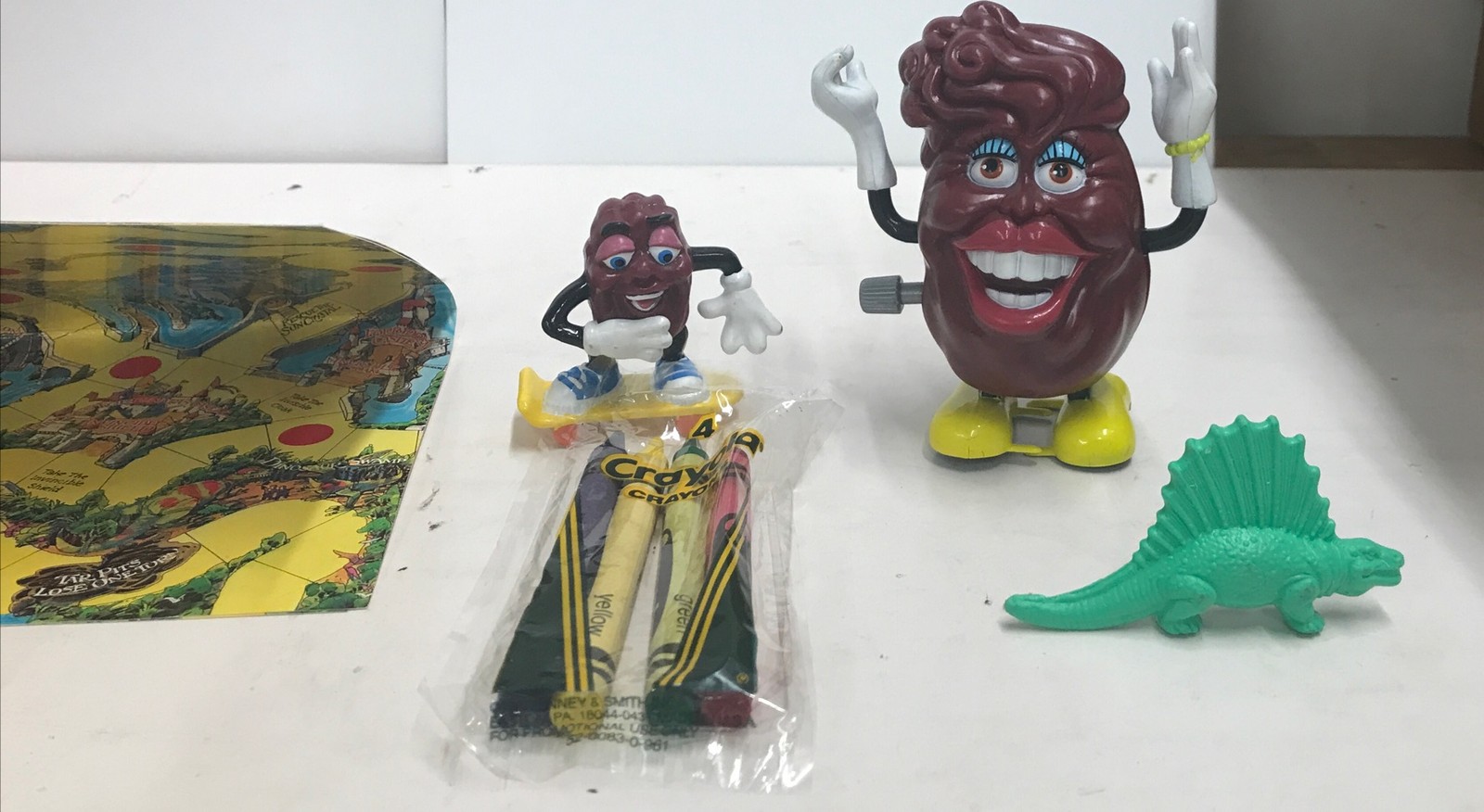 Sun Made California Raisins Big Red Box Fun Kit – Figures,toys,funbook, Games