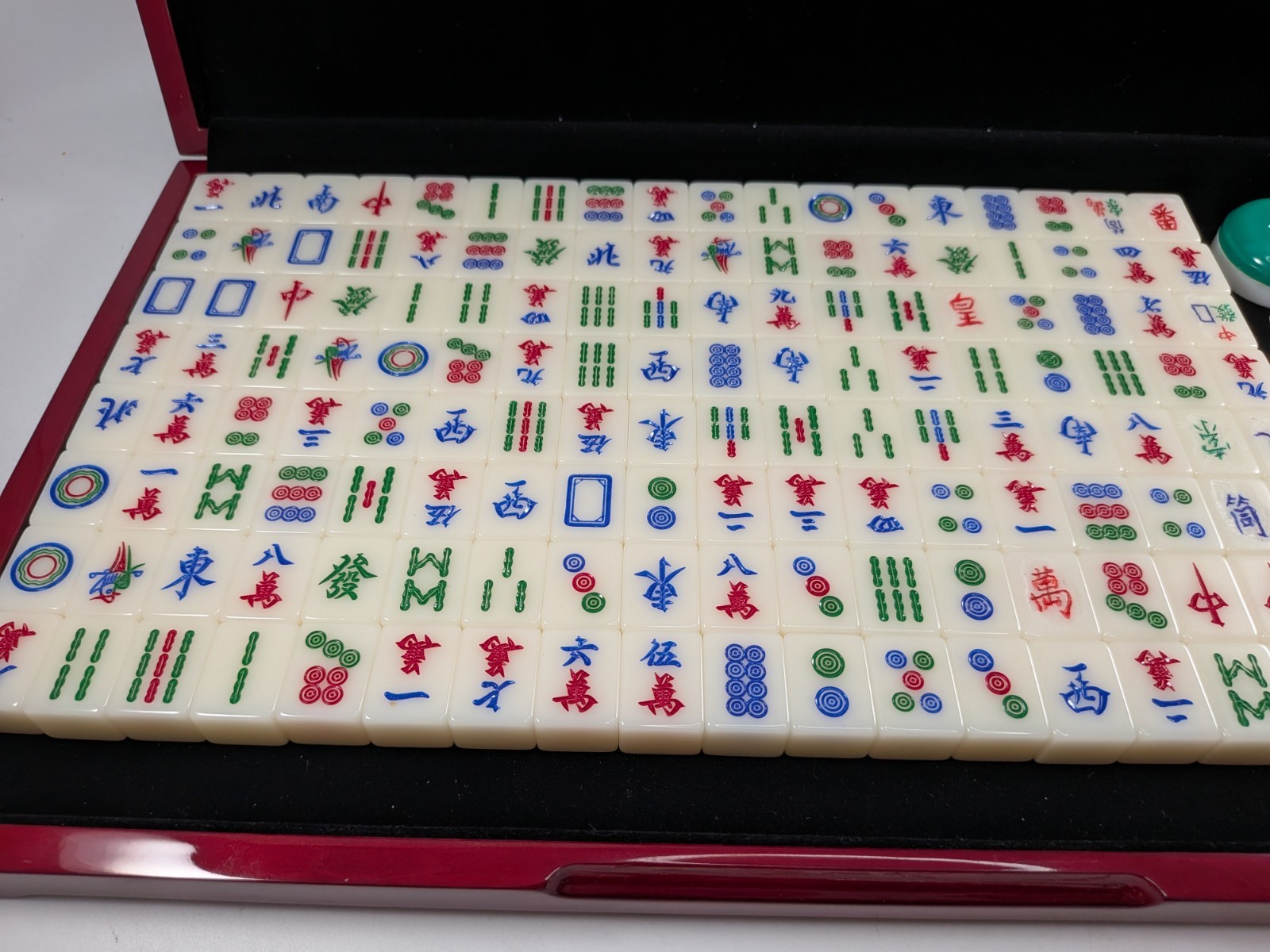 Mahjong Set in Wooden Case with 144 Tiles, Dice and Chips