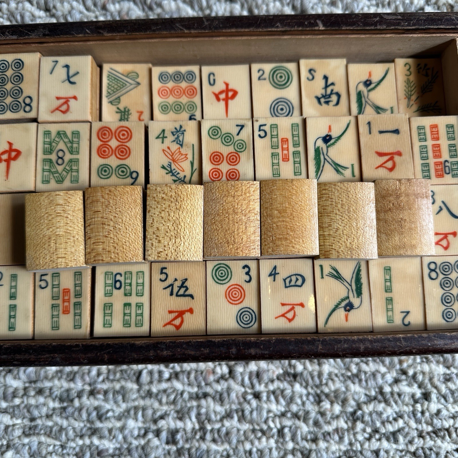 Vintage Chinese Mandarin Mahjong Game Set 144 Tiles Wood Relief Box