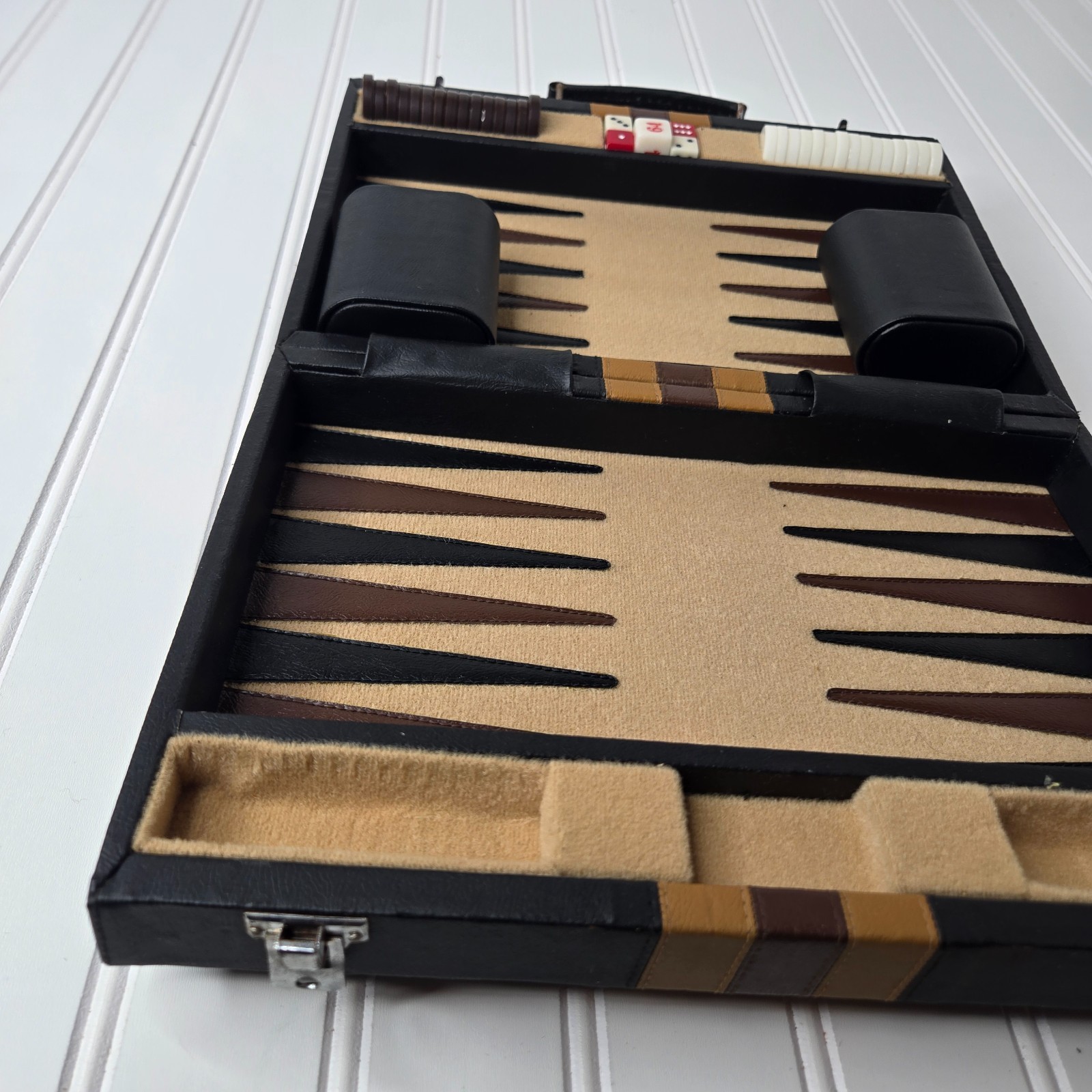 Vintage 1973 Pacific Game Company Travel Backgammon Set w/Directions 15″ x 10.5″