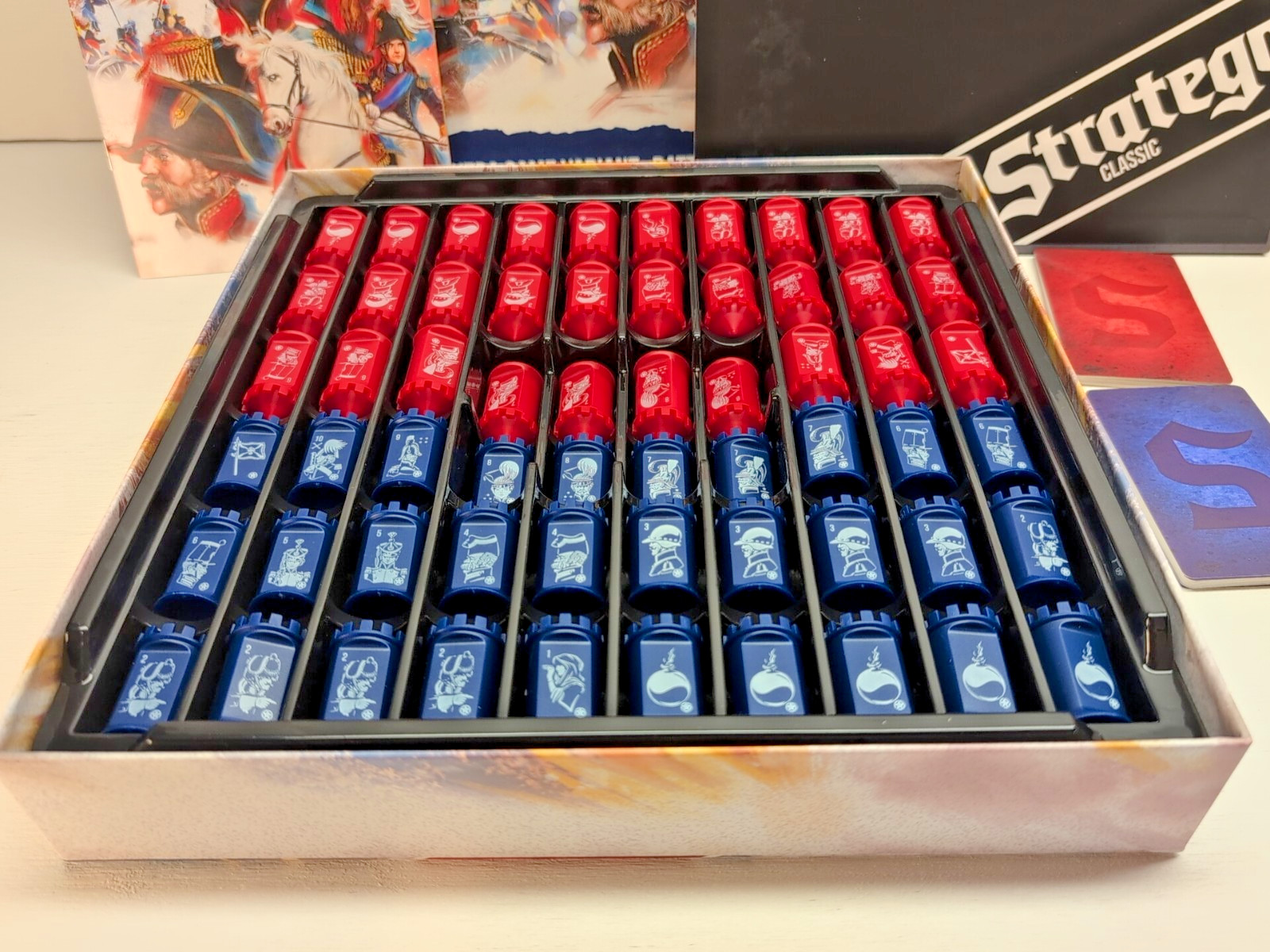 100% COMPLETE! STRATEGO BOARD GAME STRATEGY RED vs BLUE VARIANT BATTLE CARDS