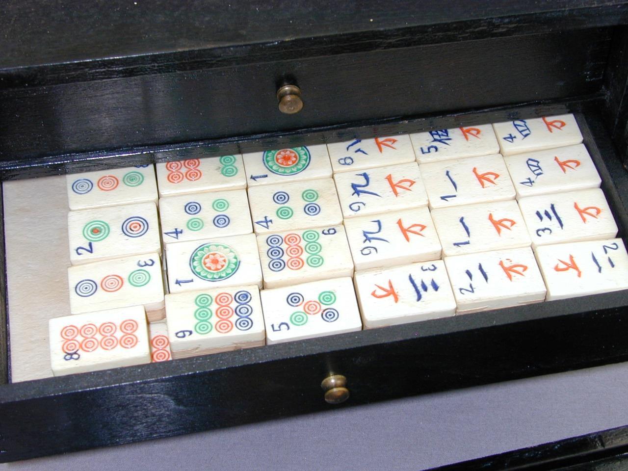 1920’s Bamboo Domestic Cow Bone Mahjong Set 148 Tiles Stick Discs Dice Jar Trays