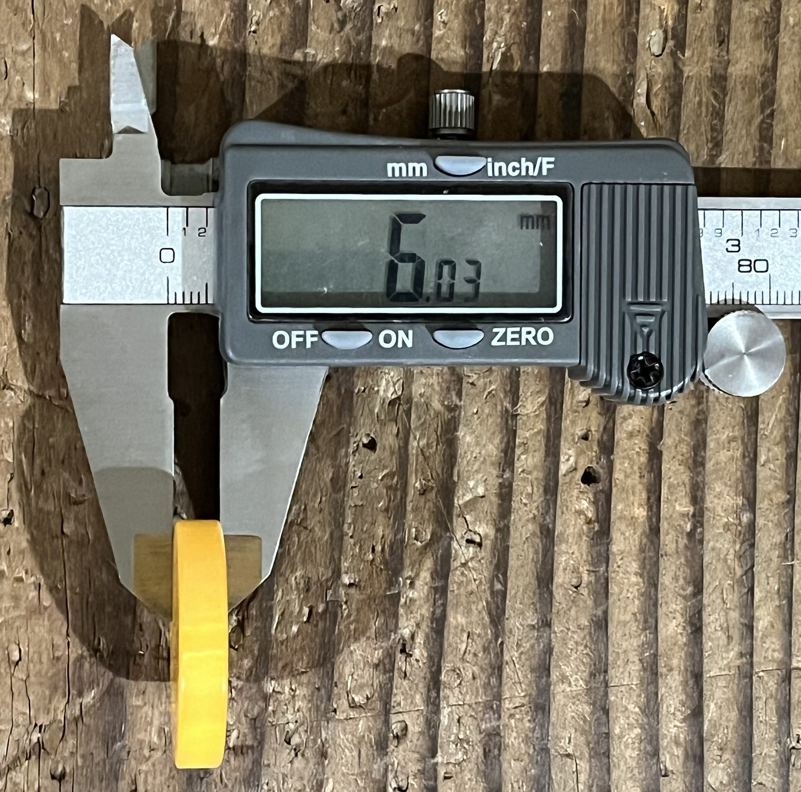 22 VINTAGE RED & YELLOW SWIRL BAKELITE BACKGAMMON PIECES ROUGHLY 1-7/32”x 15/64”