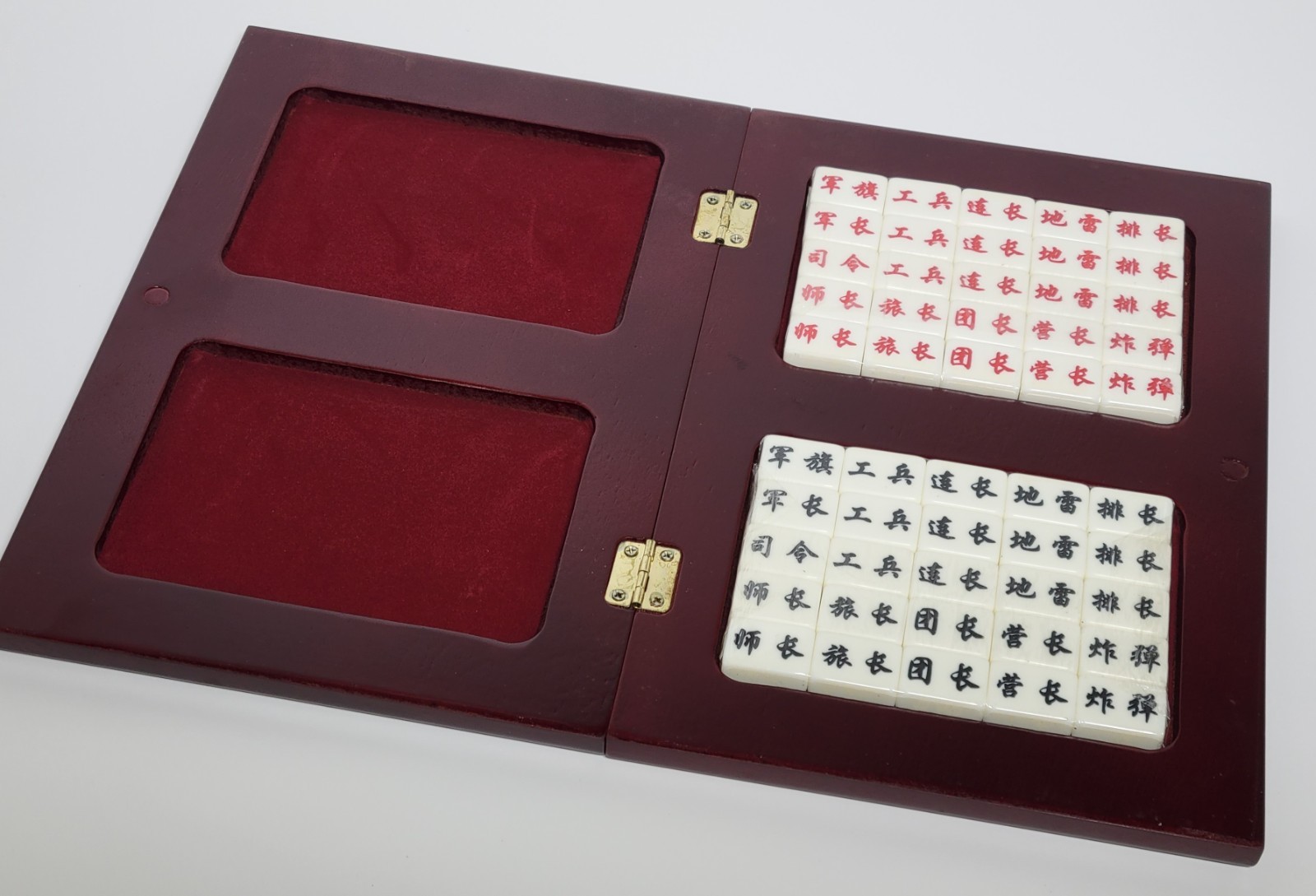 LUZHANQI 陸戰棋 – CHINESE LAND BATTLE CHESS GAME – w/ FOLDING BOARD (L05)