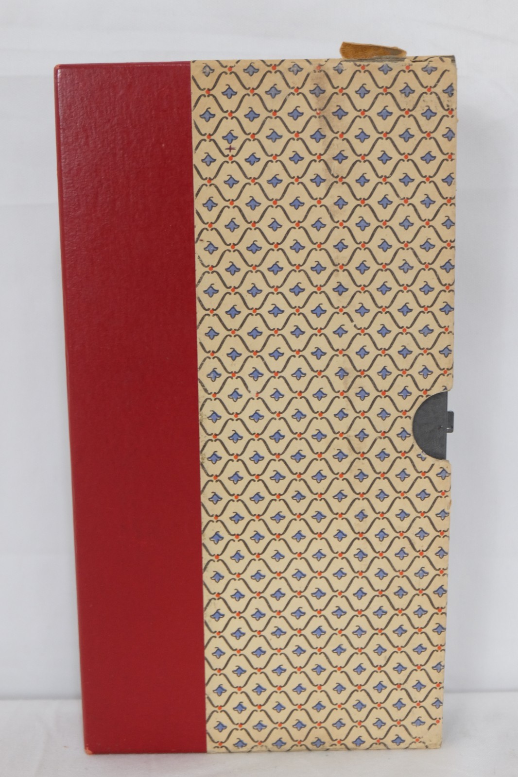 SCRABBLE Vintage 1950s Magnetic Travel Metal Case w/ “Book” Carrier – Complete
