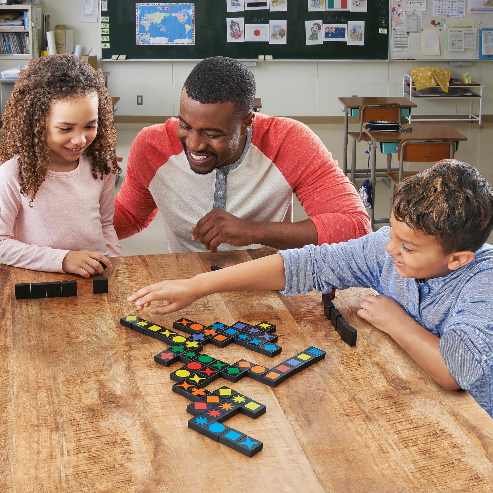 Mindware | Qwirkle UK Edition | Board Game | Ages 6+ | One Size, Multicolor