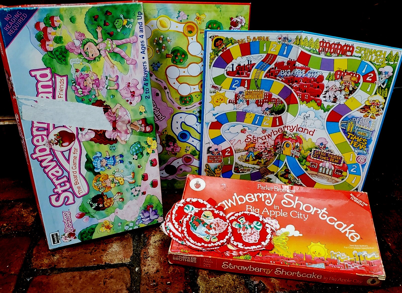 Strawberry Shortcake 2 Games Big Apple City/StrawberryLand /5 Cloth ornies flat