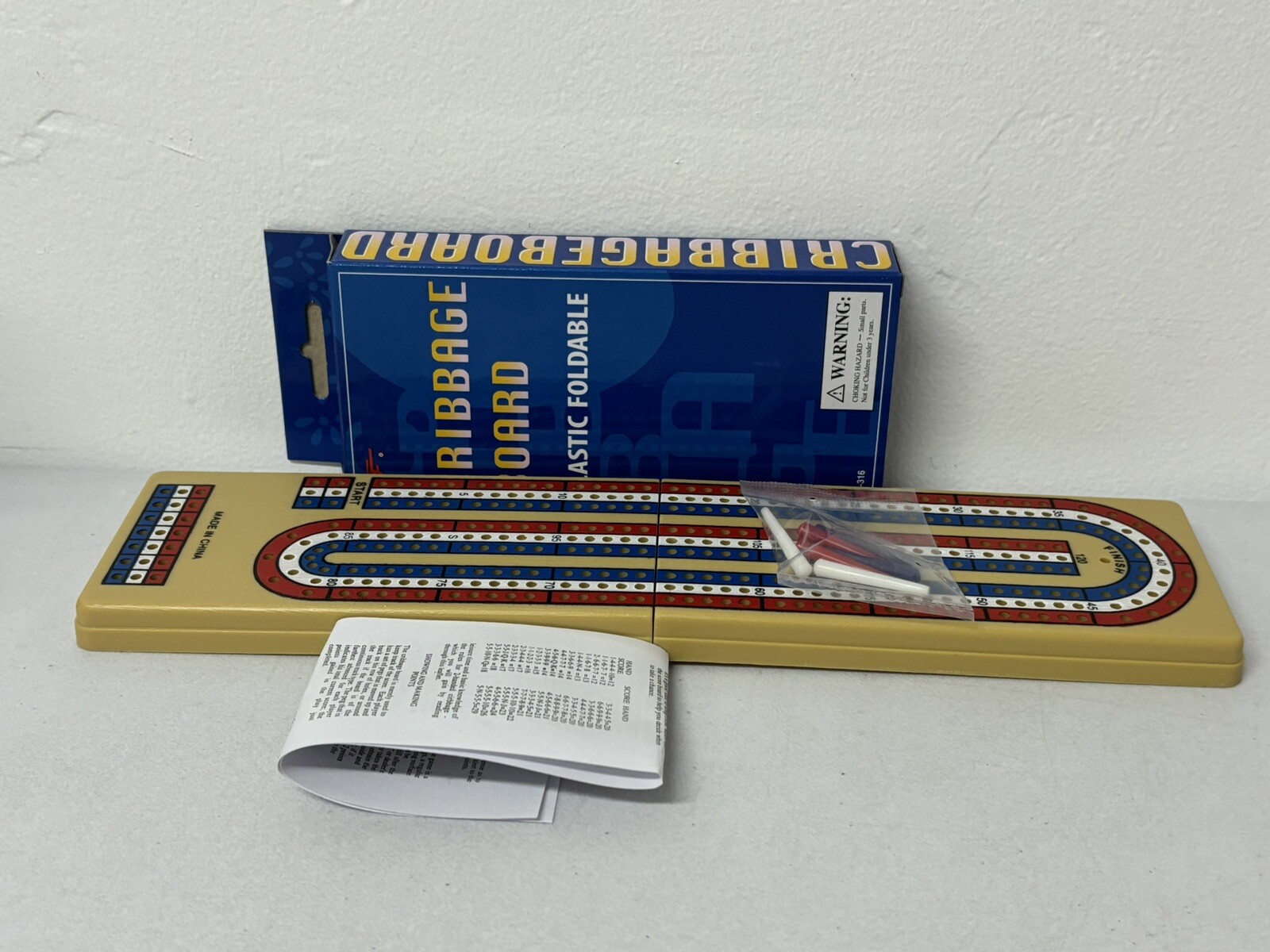 3-Track Folding Travel Plastic Cribbage Board Game with 6 Plastic Pegs – New!