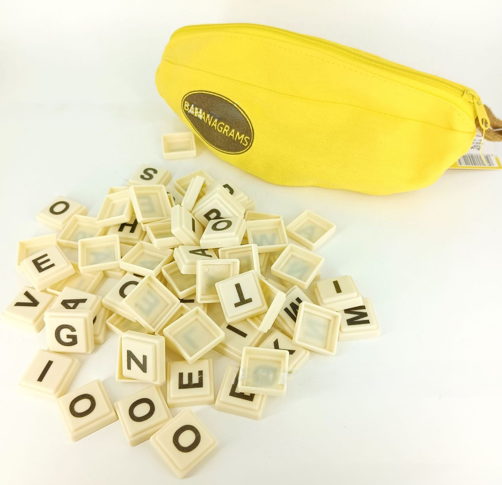 Bananagrams Game Crossword Word Play Complete 144 Pieces Zip Bag & Original Tag