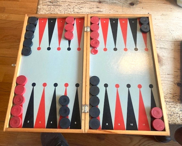 BACKGAMMON VINTAGE SET-ESTRELA BRAZIL MADE-FOLD OUT,WOOD PIECES-1 RED MISSING