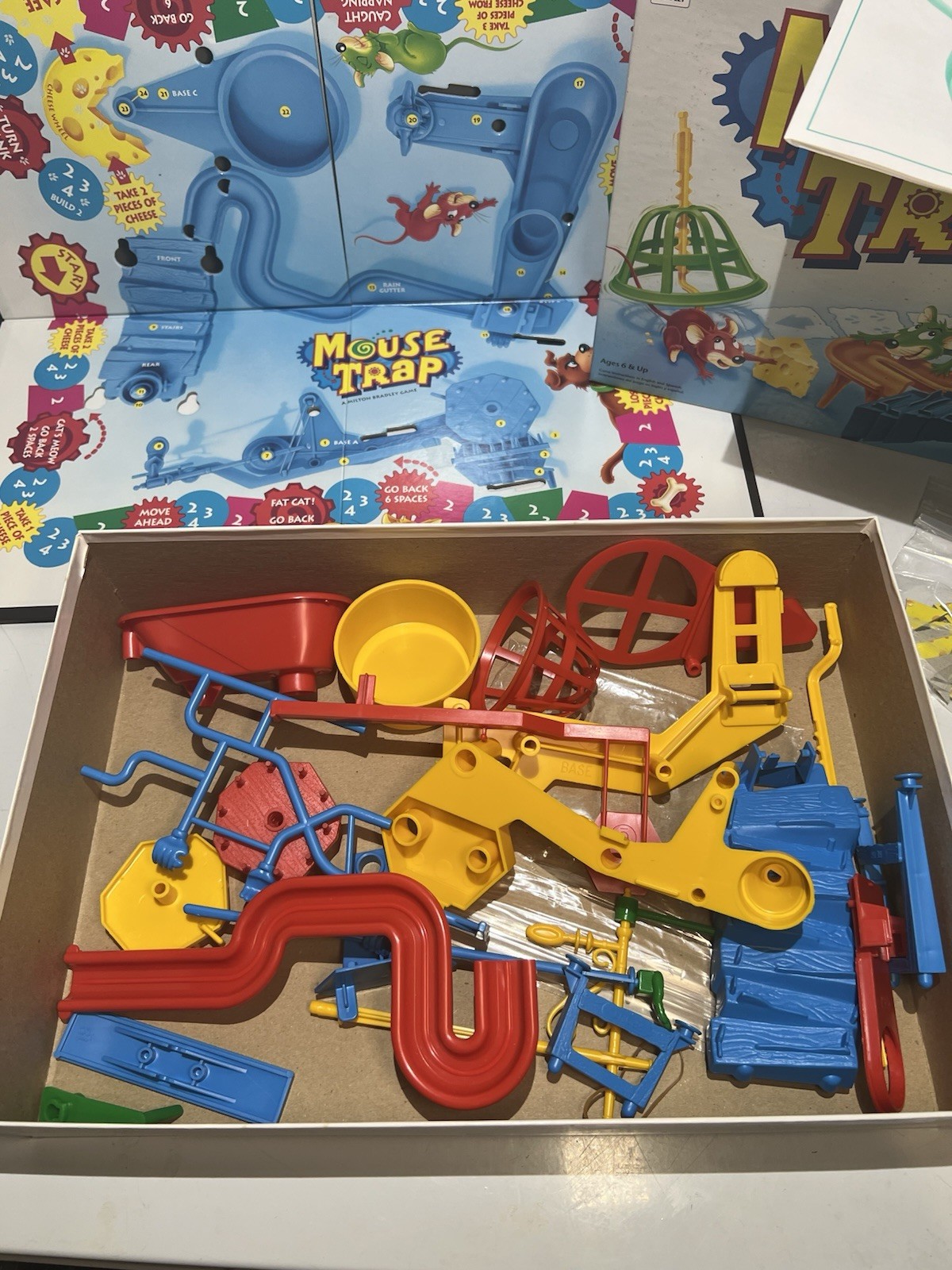 Milton Bradley Hasboro 2005 Mouse Trap Board Game #04657