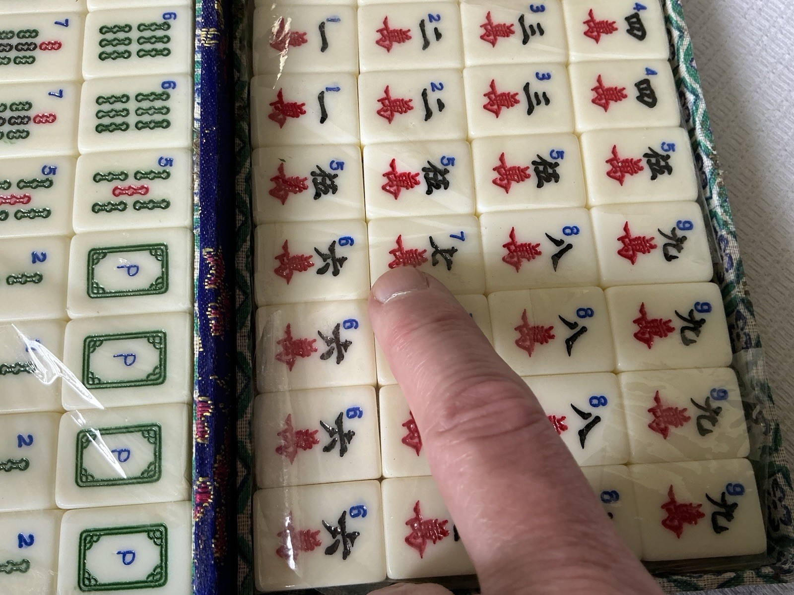 Vintage MCM Chinese Mah Jong Mah-Jongg Tile Game in Silk Case NEW Tiles READ