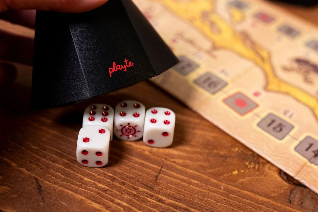 Liar’s Dice, Famous Fast Paced Bluffing Dice Game for 2-6 Players