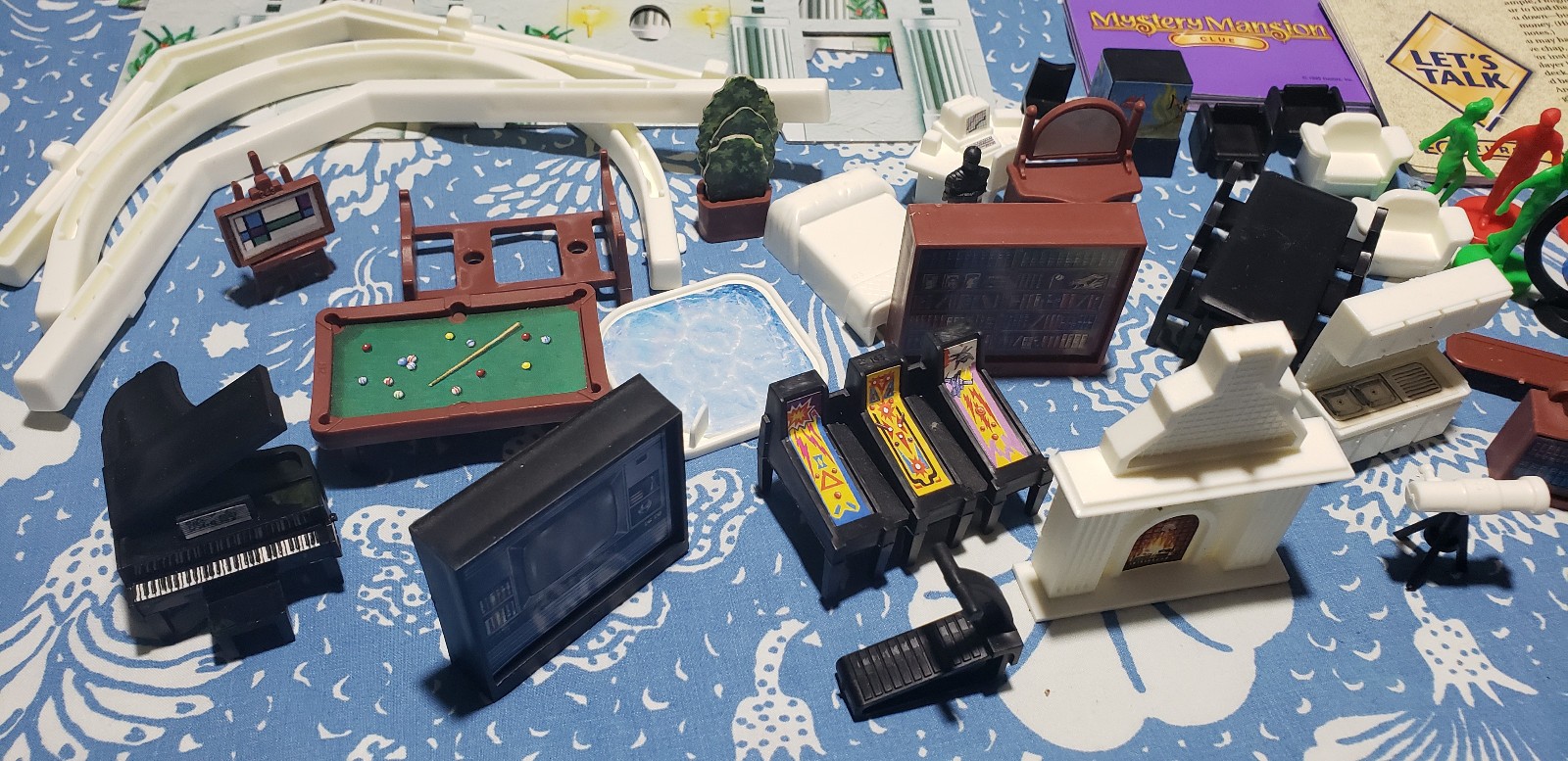 Mystery Mansion 1995 Electronic Talking Game Parts Furniture Figures Cards Only