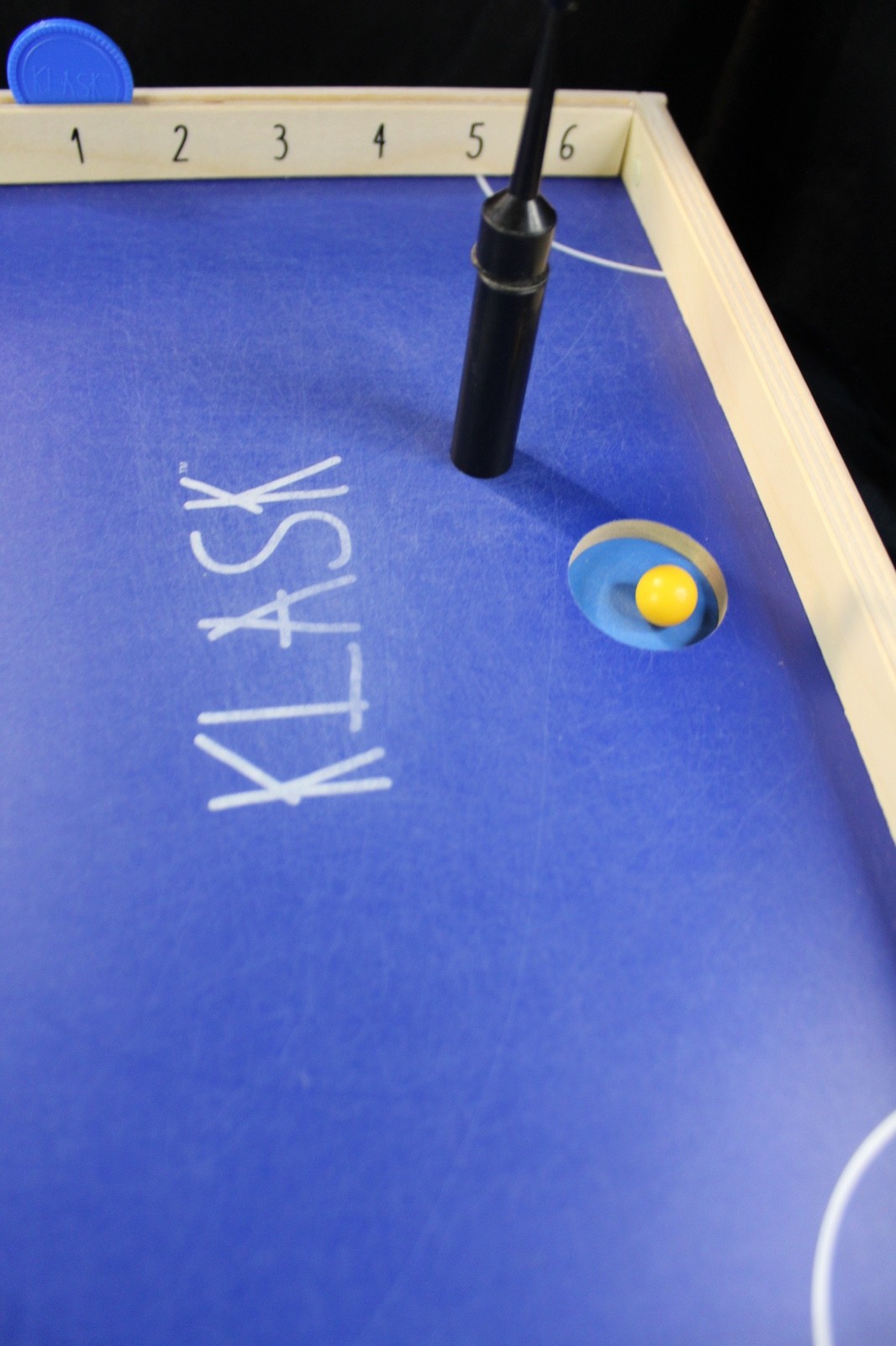 KLASK Magnetic Tabletop Board Game Wood Party Skill Game Extra Magnets Case Box