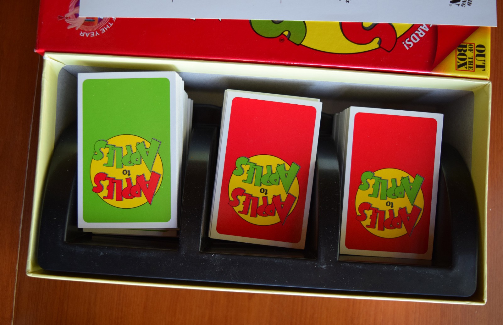 APPLES TO APPLES OUT OF THE BOX PUBLISHING CARD GAME LOT + PARTY BOX EXPANSION