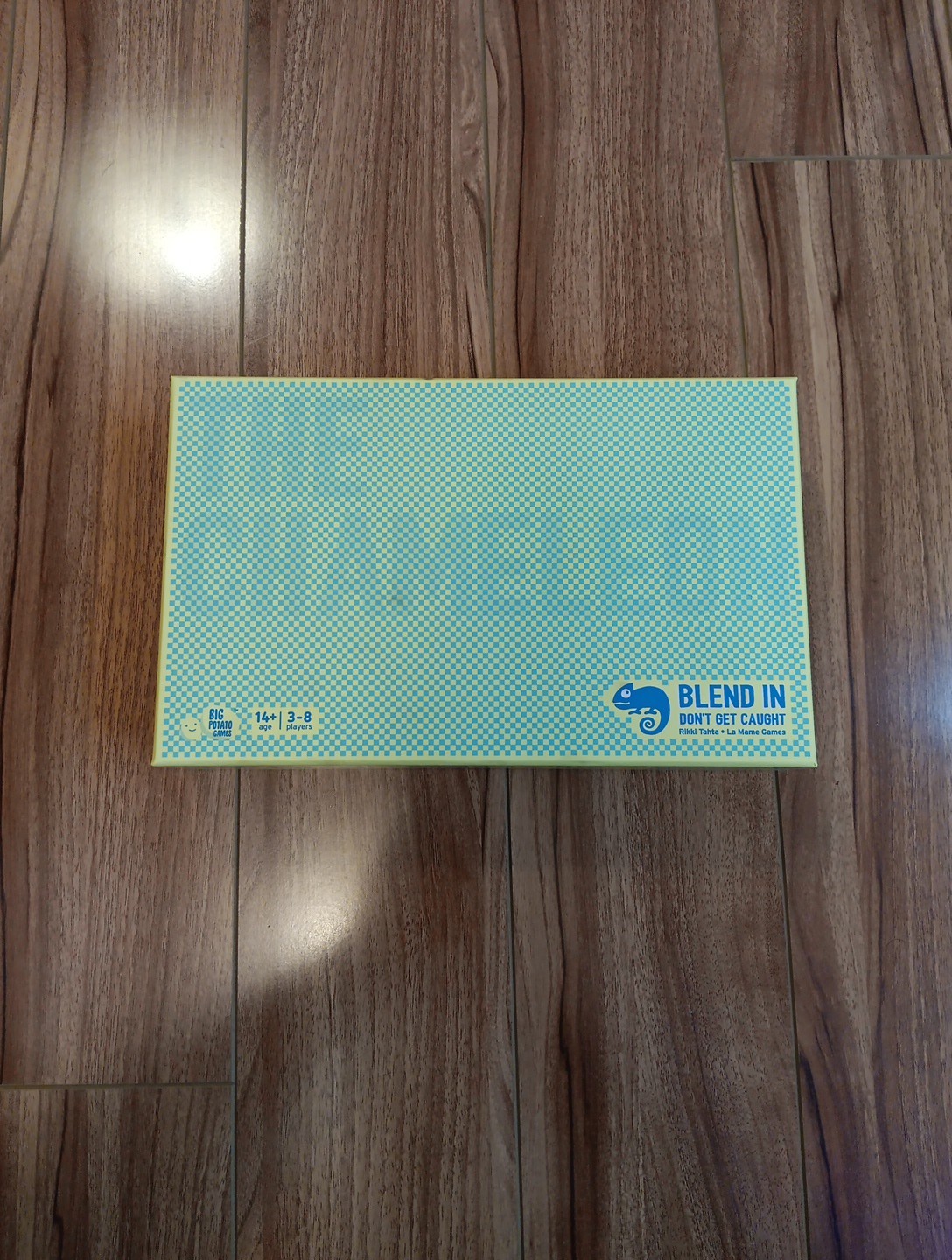 The Chameleon, Award-Winning Board Game for Families & Friends for 3-8 Players