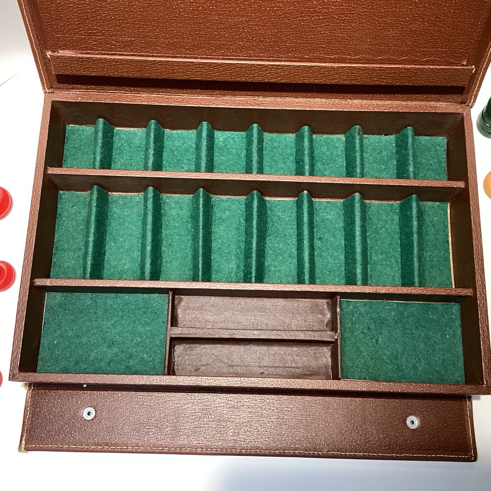Vintage LOWE All Bakelite Chess & Backgammon Set 94mm (3.7”) King Complete EXC