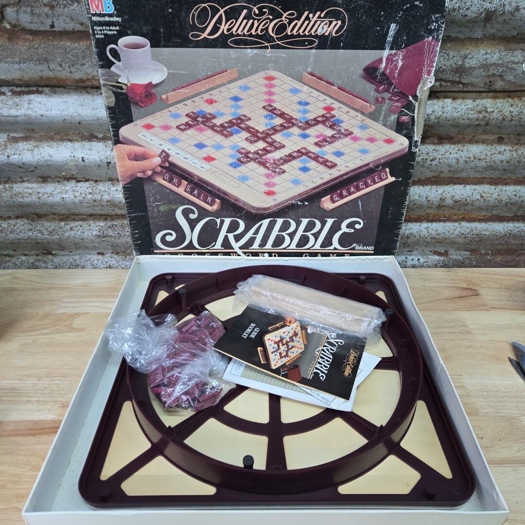 SCRABBLE DELUXE Edition Rotating Turntable Gameboard 1989 #4034 Mahogany Tiles