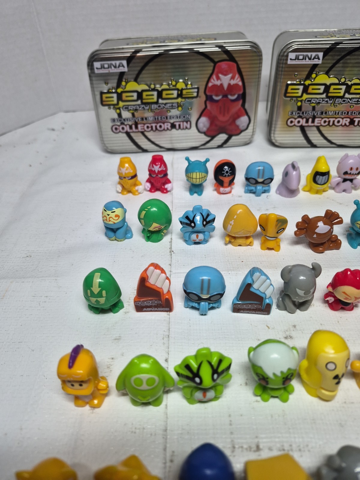 2010 JONA Gogo’s Crazy Bones Exclusive Ltd Edition Collector Tins 78 Figurines