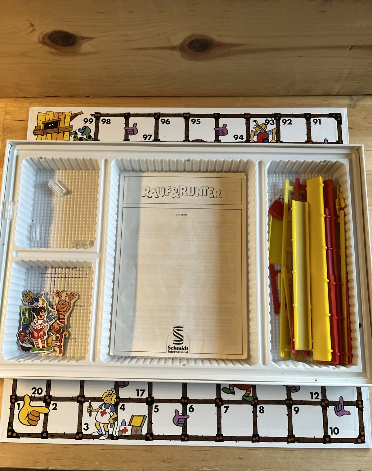 Schmidt Spiele Rauf & Runter 80′ Vintage- Shoots and Ladders Game- not complete