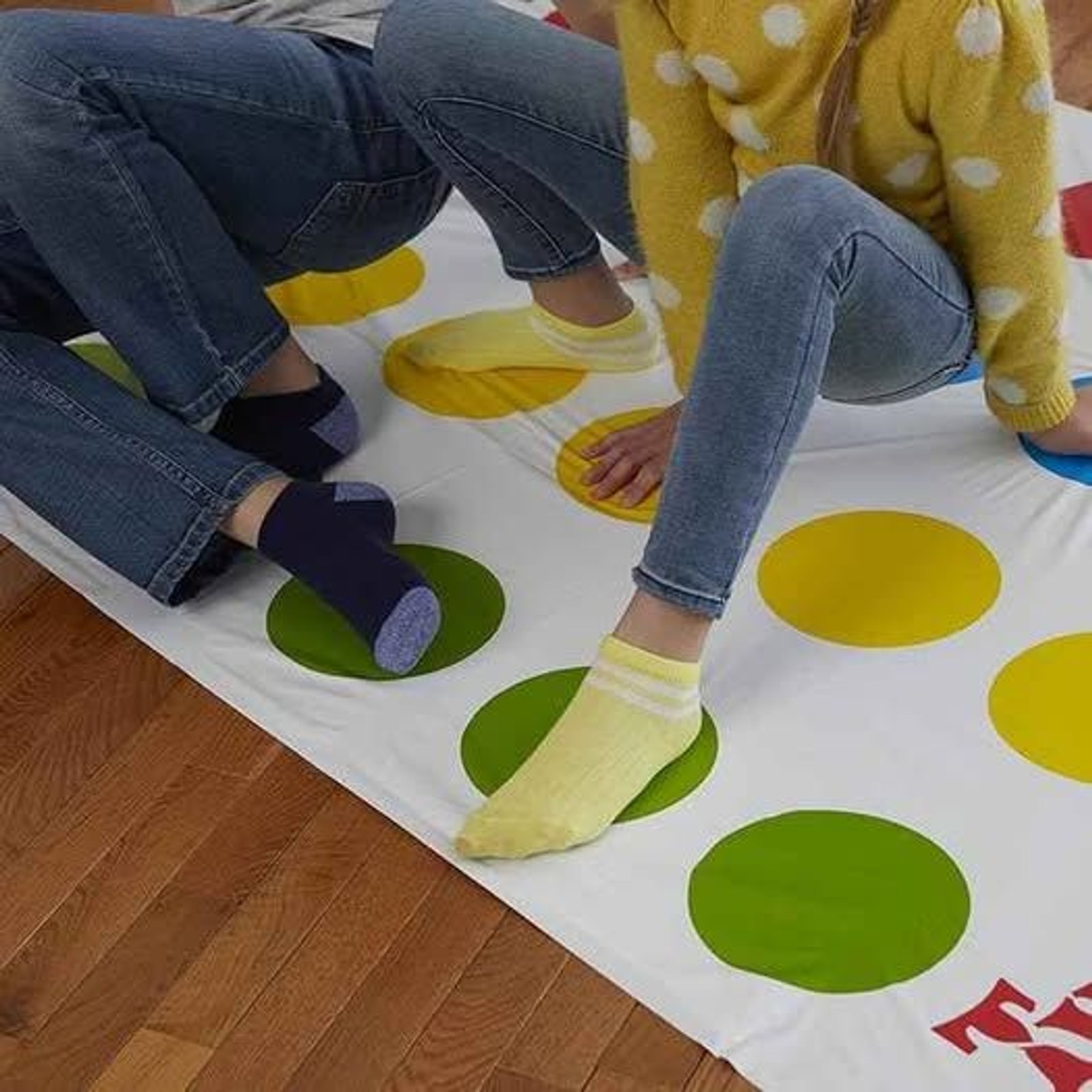 Hasbro Twister Party Classic Board Indoor and Outdoor Game Kids 6 +