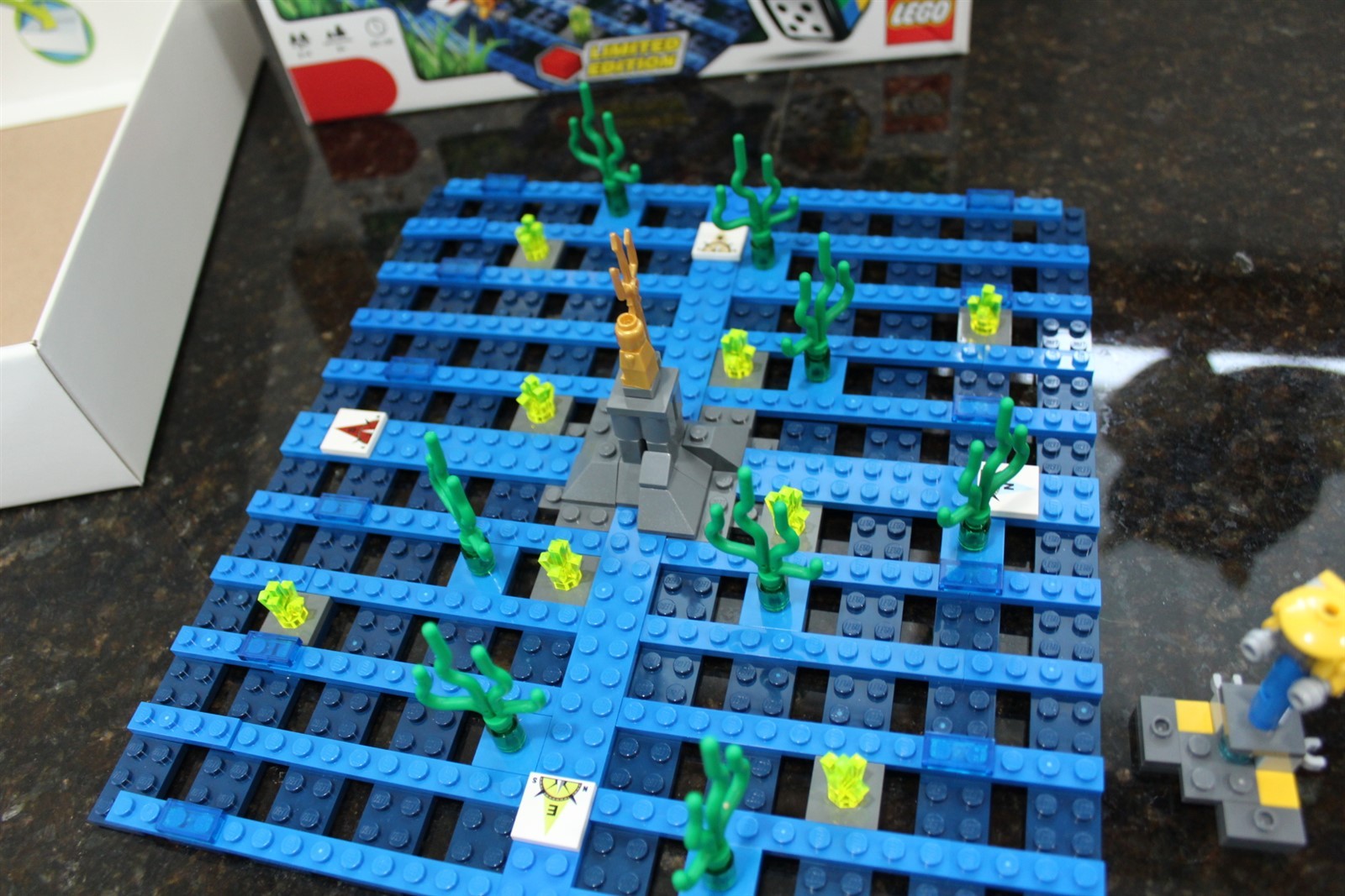 2010 Lego Limited Edition Atlantis Treasure Building Game Set #3851 2-4 Players