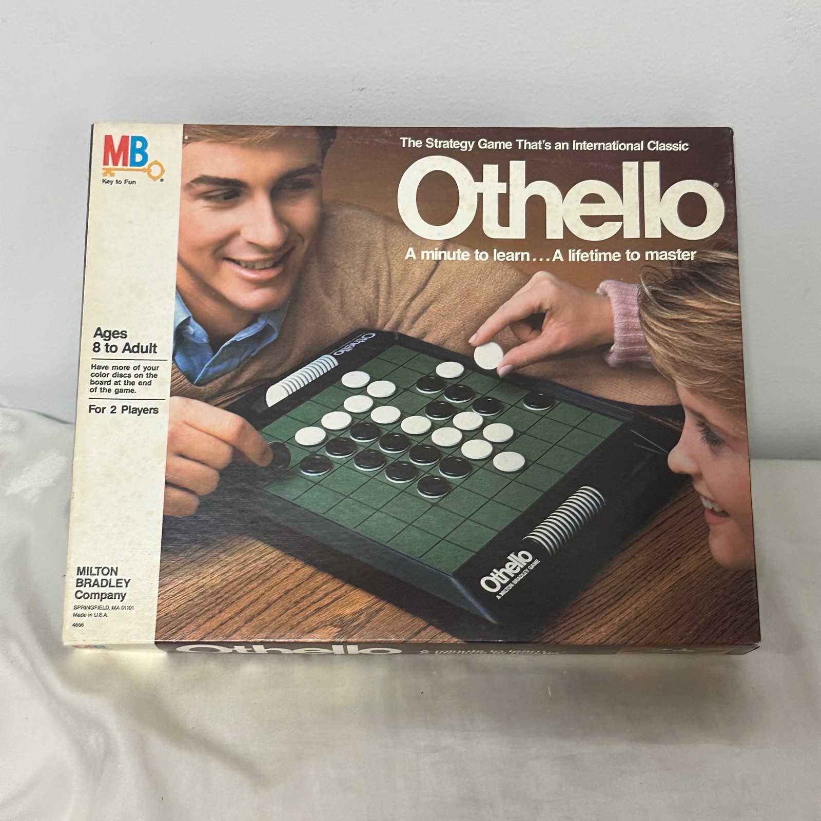 Milton Bradley Othello Strategy Game Green Excellent 1986Vintage Chips Sealed