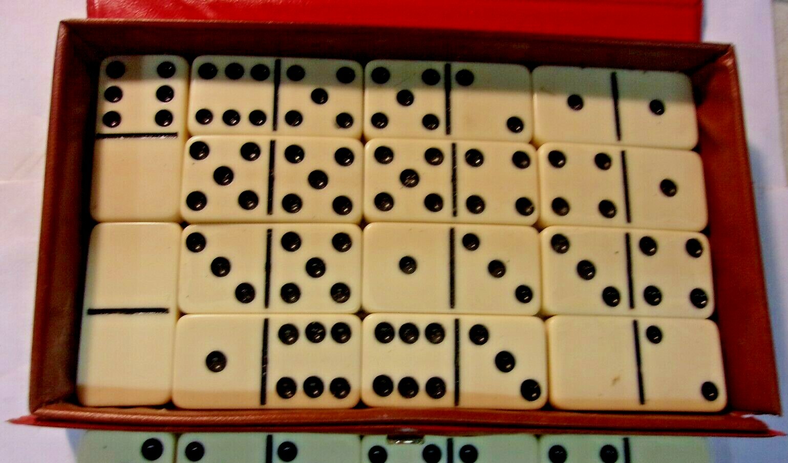 Vintage DOMINO by CARDINAL 2i pieces “Double Six Dominoes for 2 to 4 Players”