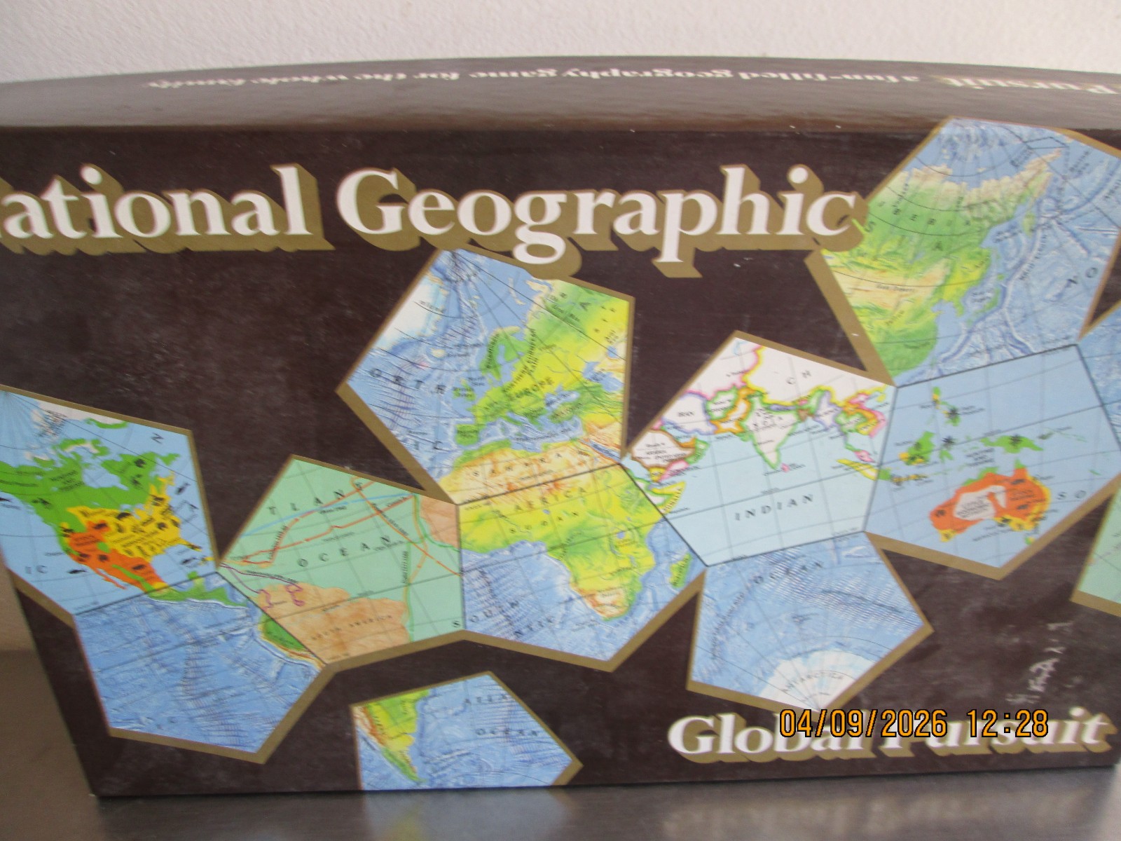 National Geographic Global Pursuit Board Game 1987 World Map Complete