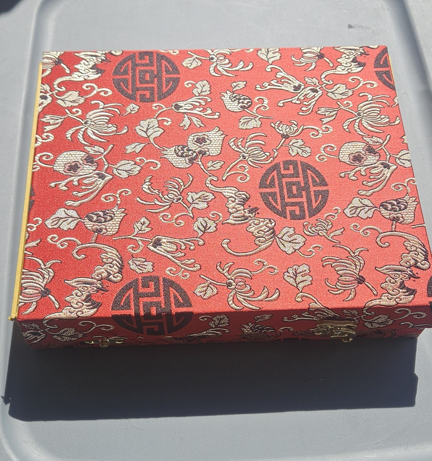 Hey! Play! Chinese Mahjong Game Set with 146 Tiles, Dice, and Ornate Storage…