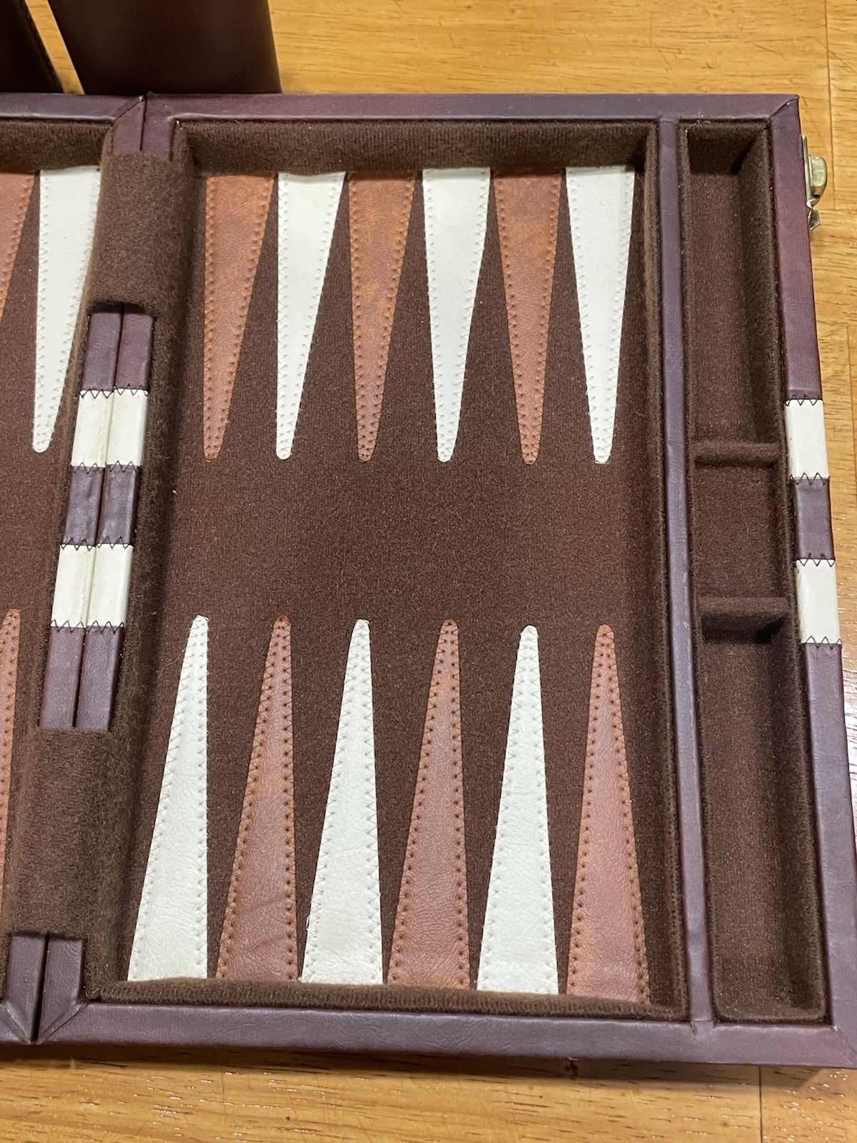 VTG 1970 Backgammon Game Set Faux Leather Brown Case 15×10 NOT Complete Travel